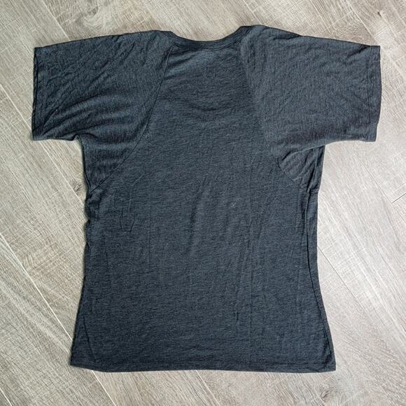 Greys, Wine & Dance Parties Gray Short Sleeve Crew Neck T-Shirt Size Small - Picture 6 of 7